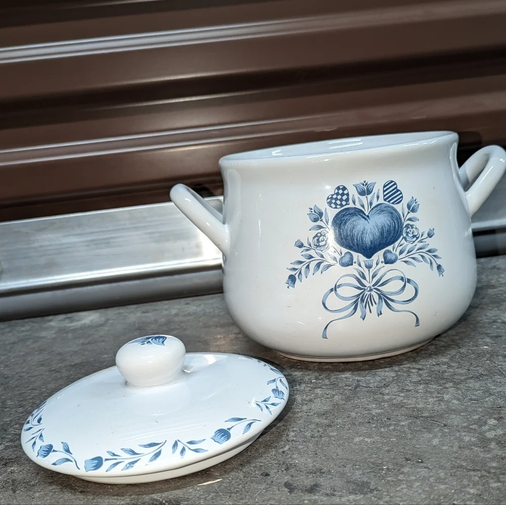 Jay‎ Import Company Blue Heart Serving Dish Tureen with handles and chipped lid